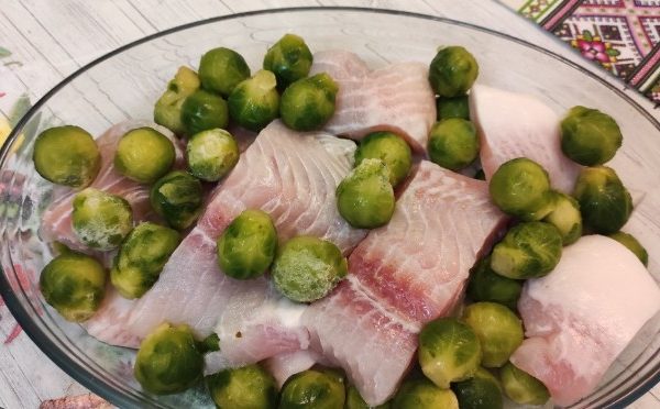 рыба и брюсельская капуста
