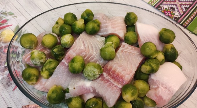 рыба и брюсельская капуста